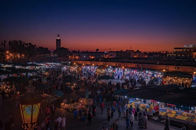 Lire la suite à propos de l’article Découvrir la magie de Marrakech : une aventure au cœur de l’histoire, de la culture et de l’architecture