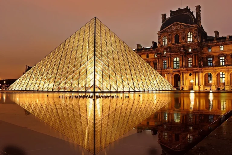 Lire la suite à propos de l’article Les 10 attractions touristiques incontournables à Paris