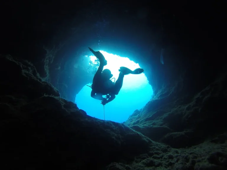 Lire la suite à propos de l’article Les meilleurs endroits au monde pour faire de la plongée dans des grottes