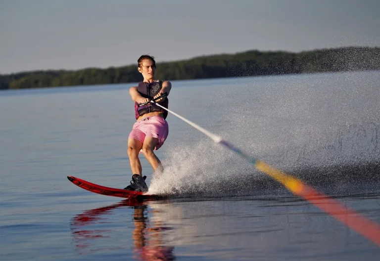 Lire la suite à propos de l’article Les meilleurs endroits au monde pour faire du ski nautique